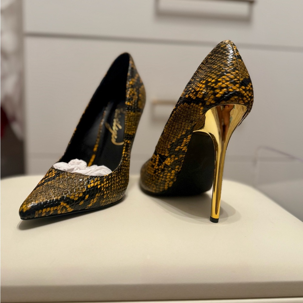 🔥 Privileged “Verge” Snakeskin Stiletto Heels, Gold Metal Heel, Size 8.5 NWOT